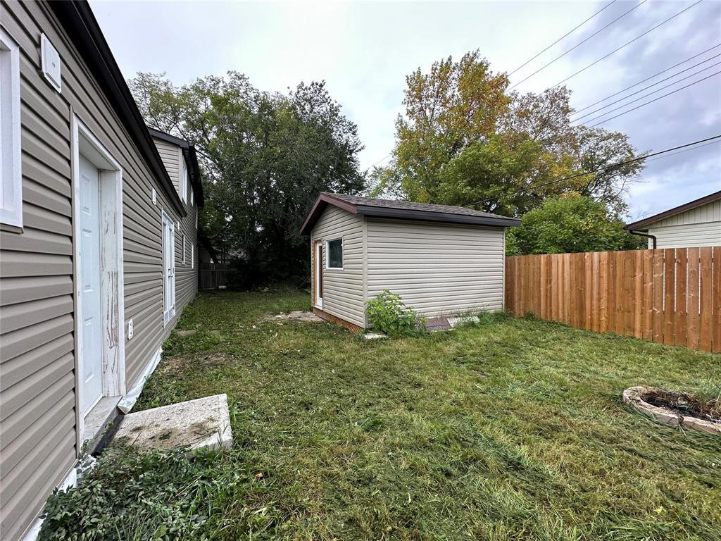 Photo 10 of 423 Pacific Avenue, Selkirk MB