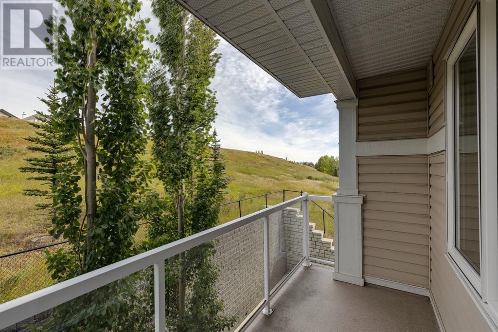 Single Family House Low rise for Sale in   Rocky Vista Gardens NW Rocky Ridge Calgary 