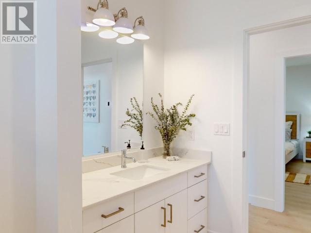 C-202-6900 BURNABY STREET, Powell River