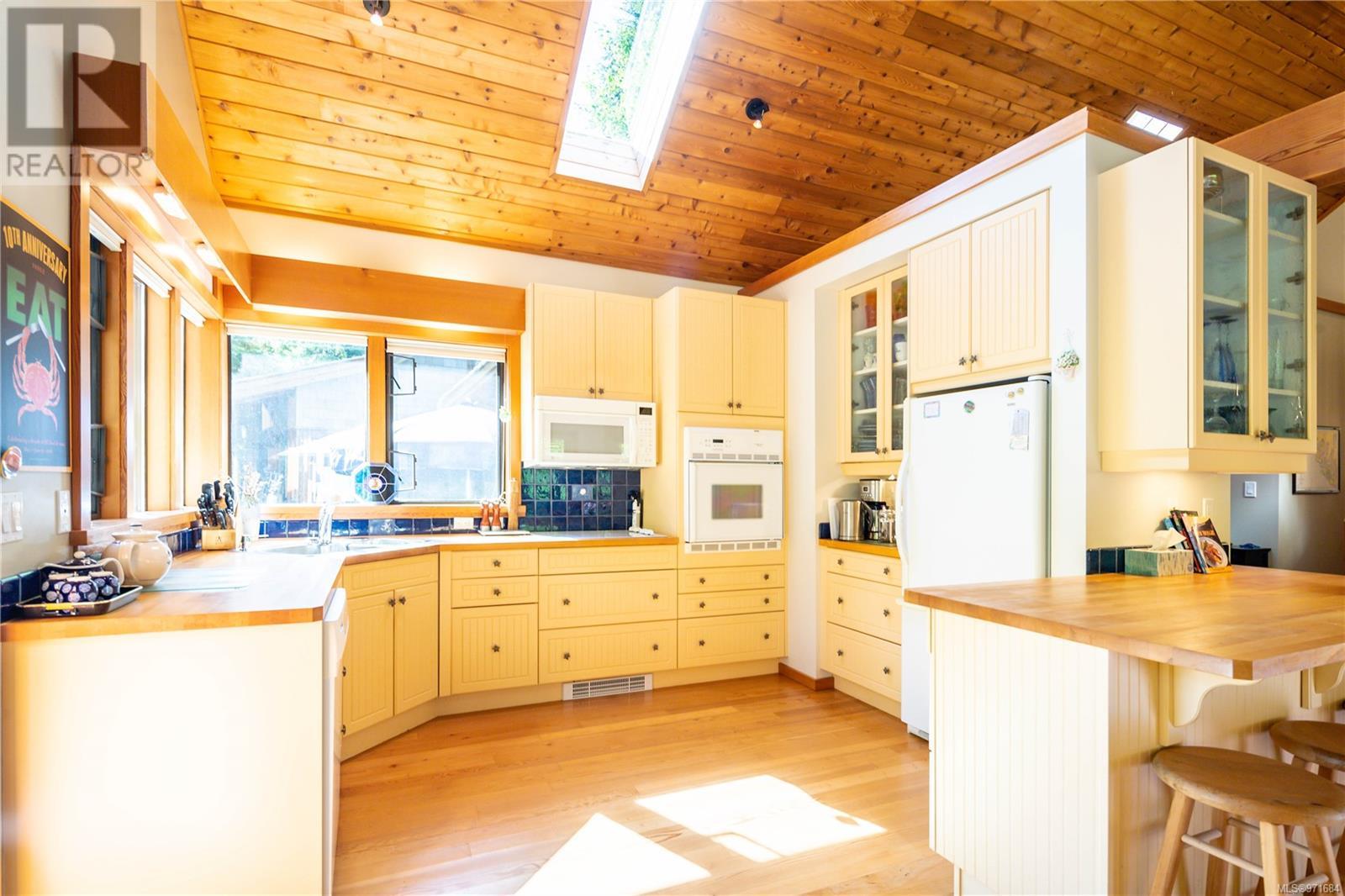 1180&1208 Lynn Rd, Tofino