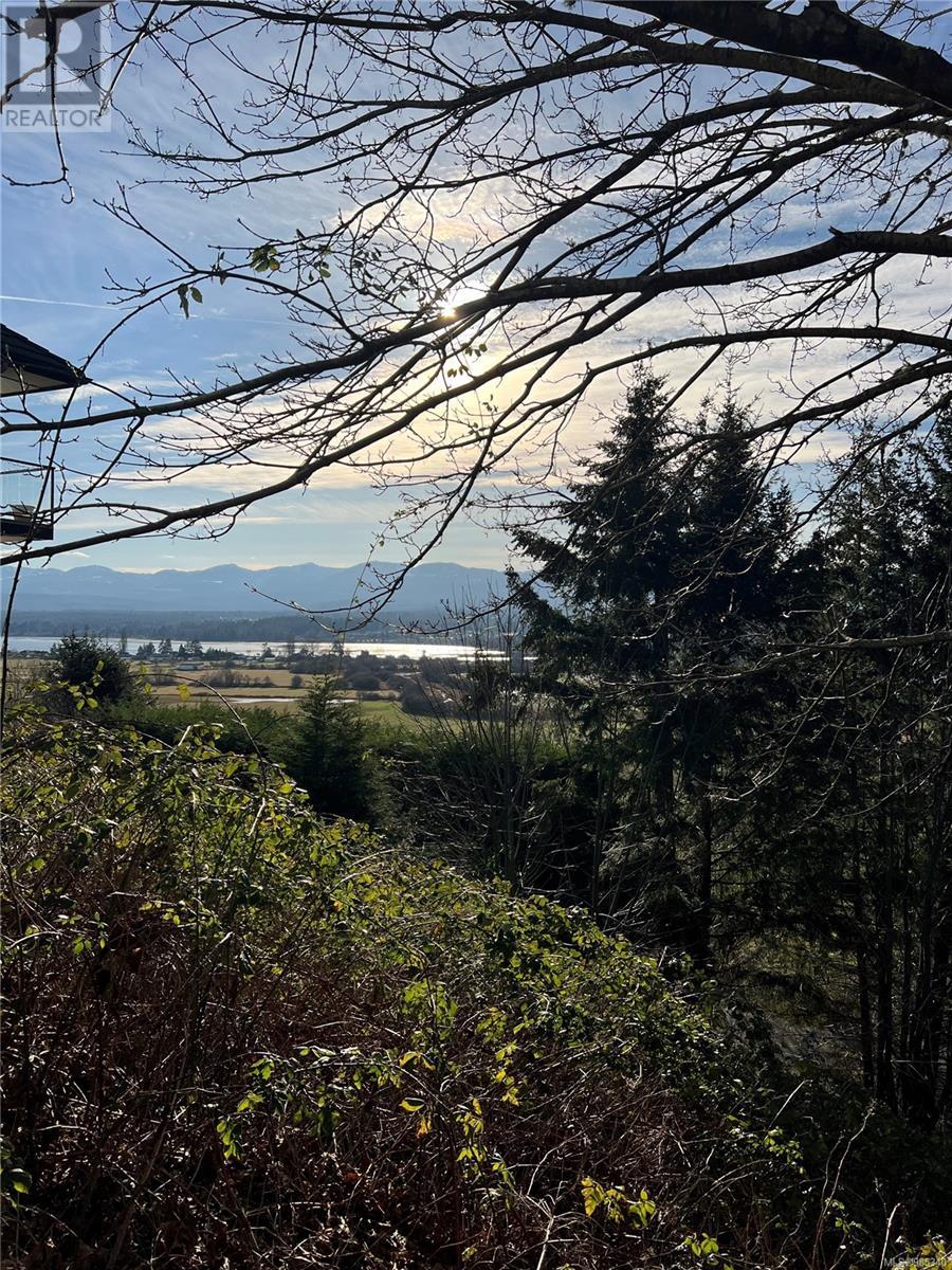 1940 Snowbird Lane, Courtenay real estate listing for sale