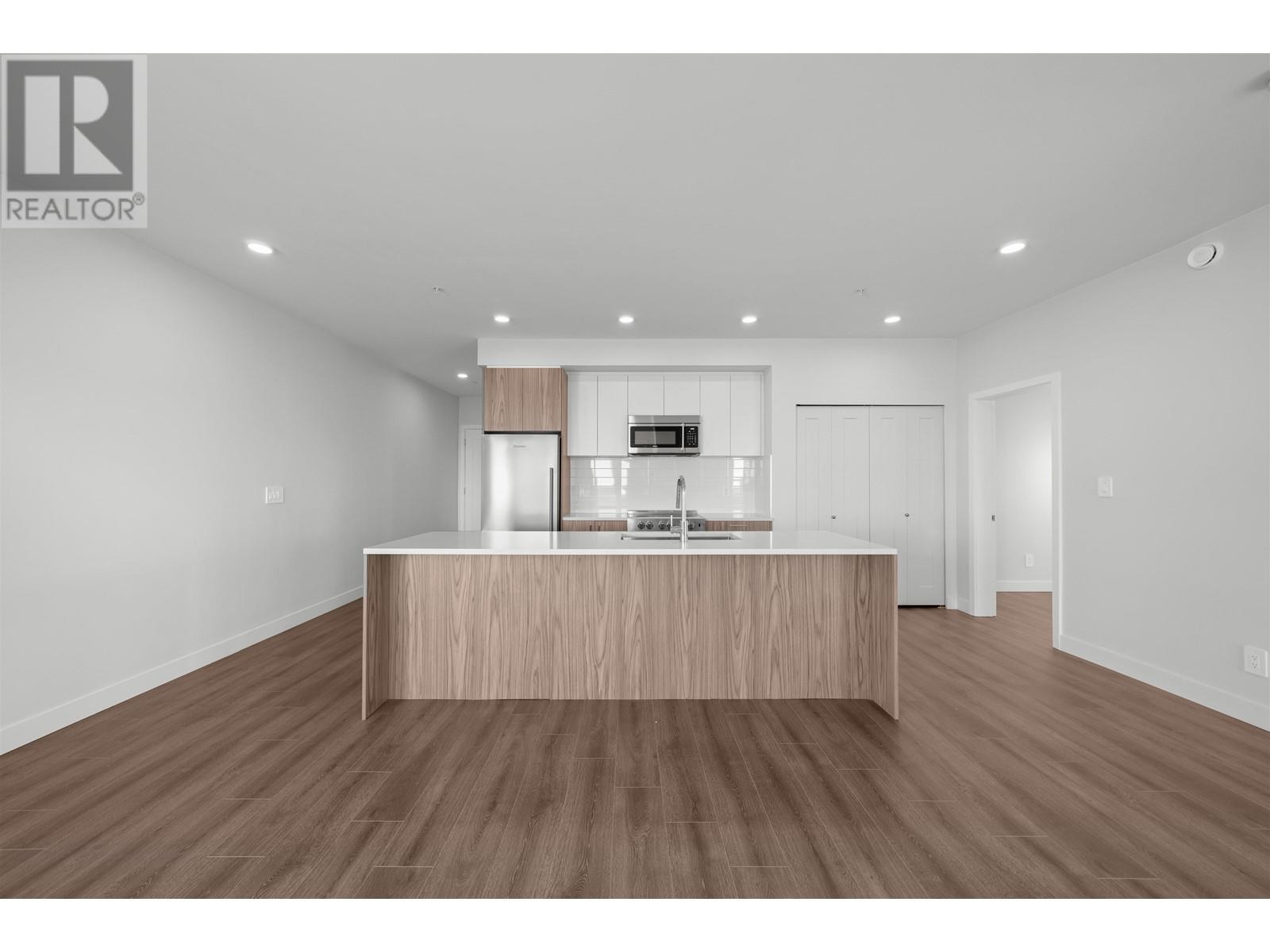 304 5535 HASTINGS STREET, Burnaby