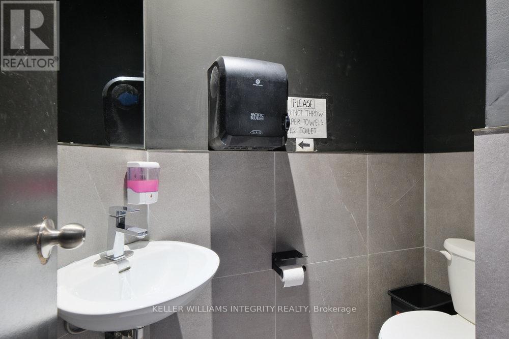 Photo 23 of 180 Rideau Street, Ottawa ON