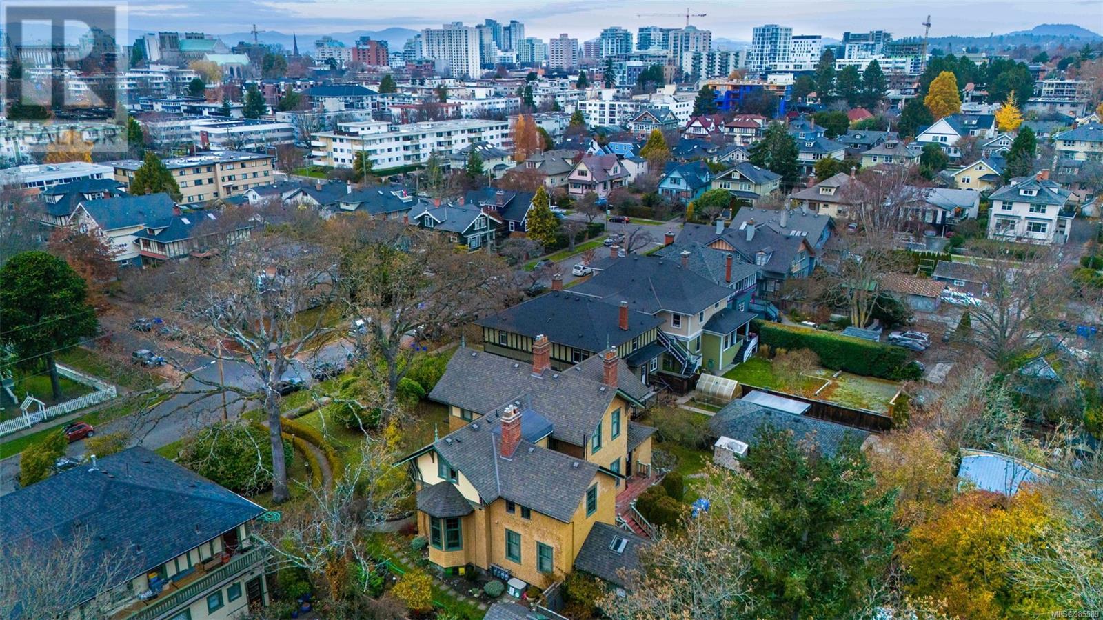  601 Su'it Street, Victoria
