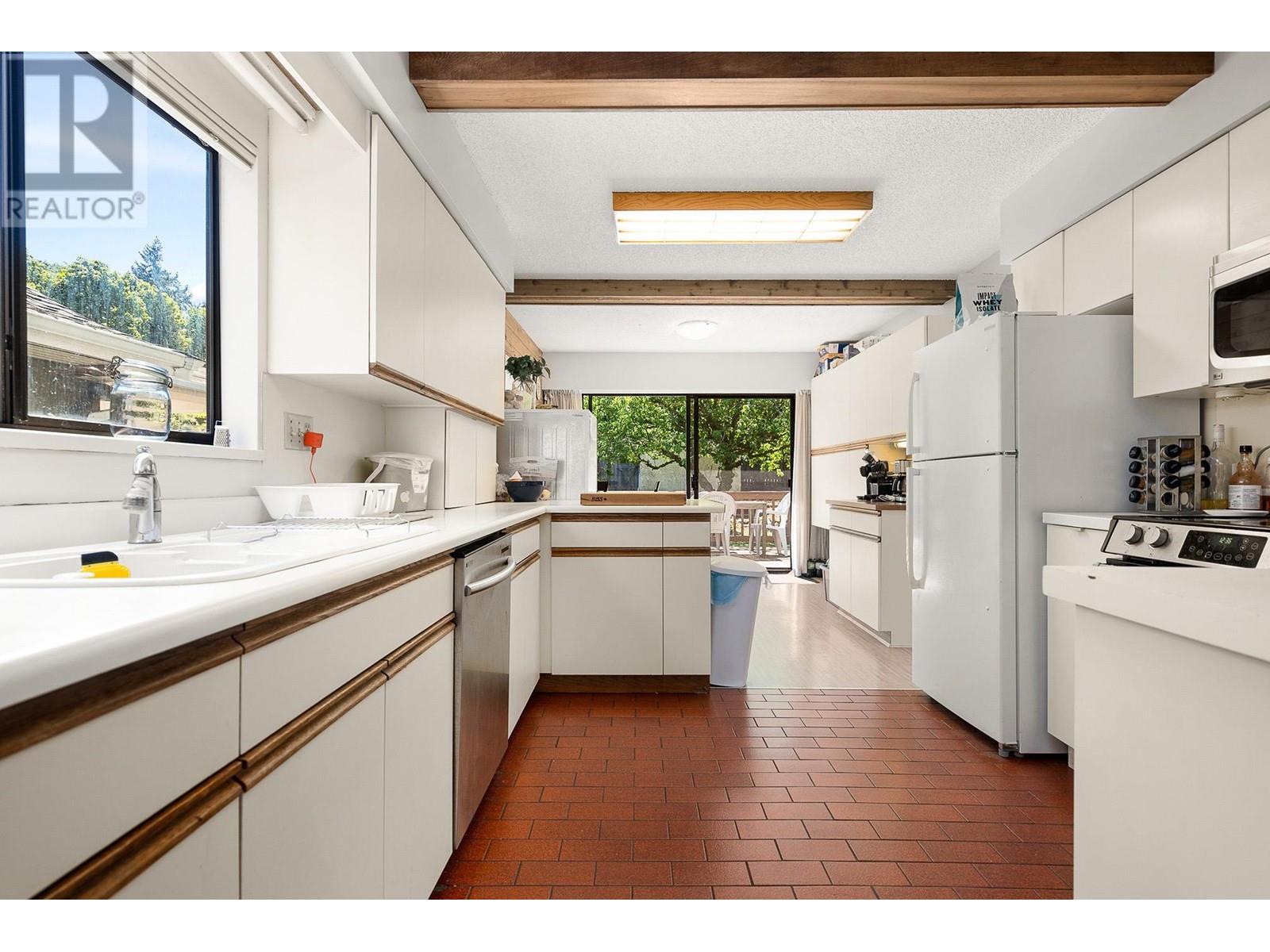 Photo 8 of 4316 W 2nd Avenue, Vancouver BC