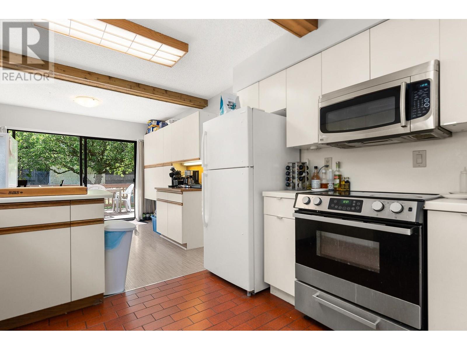 Photo 9 of 4316 W 2nd Avenue, Vancouver BC