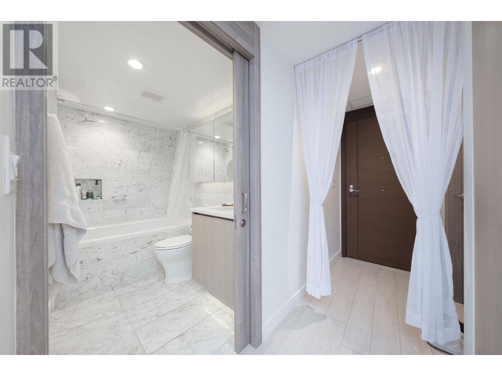 Photo 15 of 905 1768 Cook Street, Vancouver BC