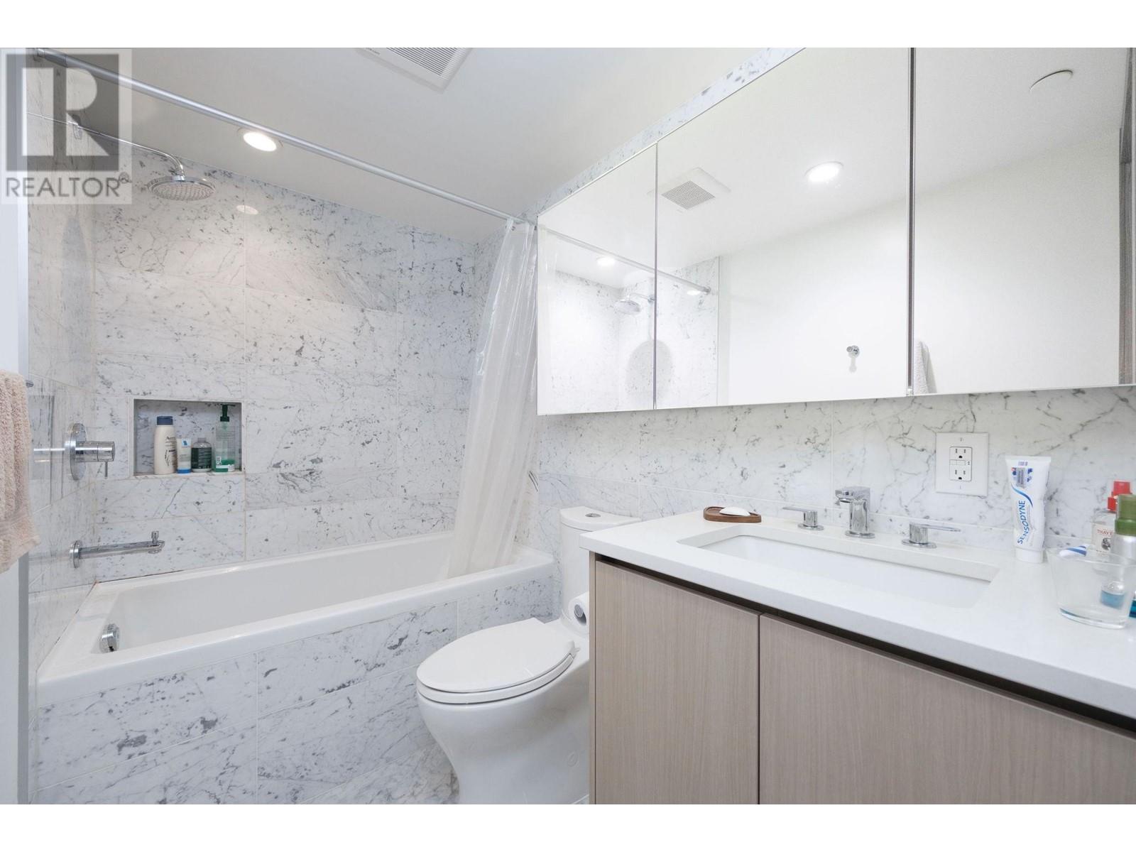 Photo 13 of 905 1768 Cook Street, Vancouver BC