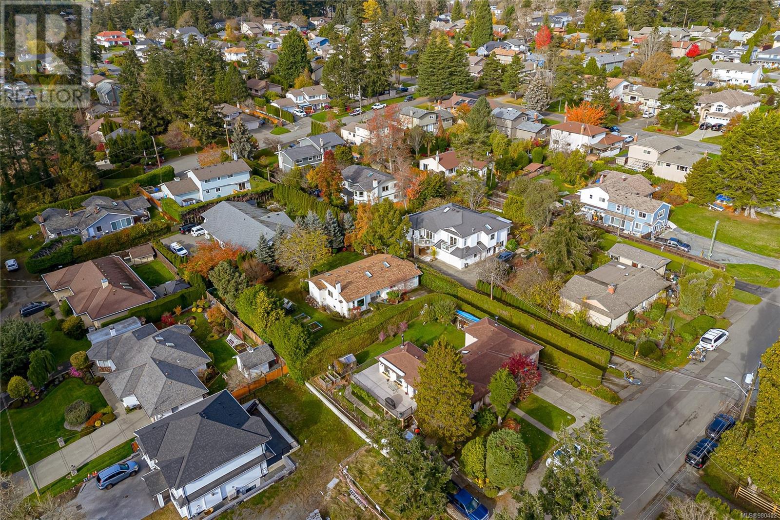 Single Family House for Sale in  Casa Linda Dr Saanich 