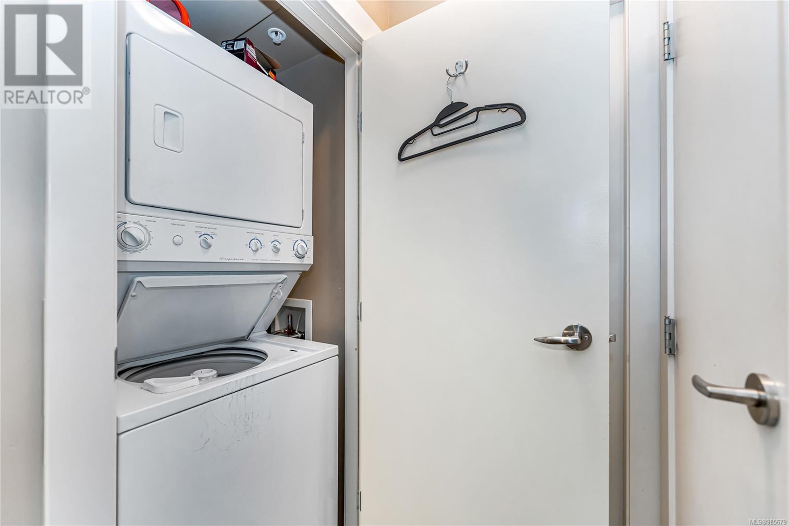 206 751 Fairfield Road, Victoria