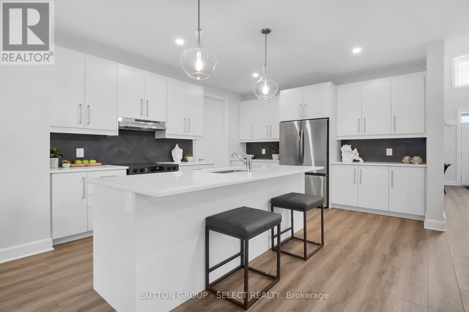 Photo 9 of 42 Lucas Road, St Thomas ON