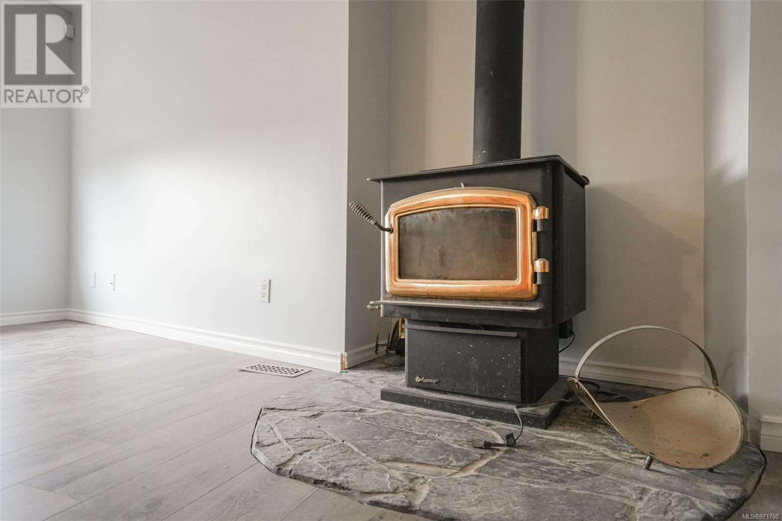 2209 Mallory Dr, Port Alberni real estate listing 971700