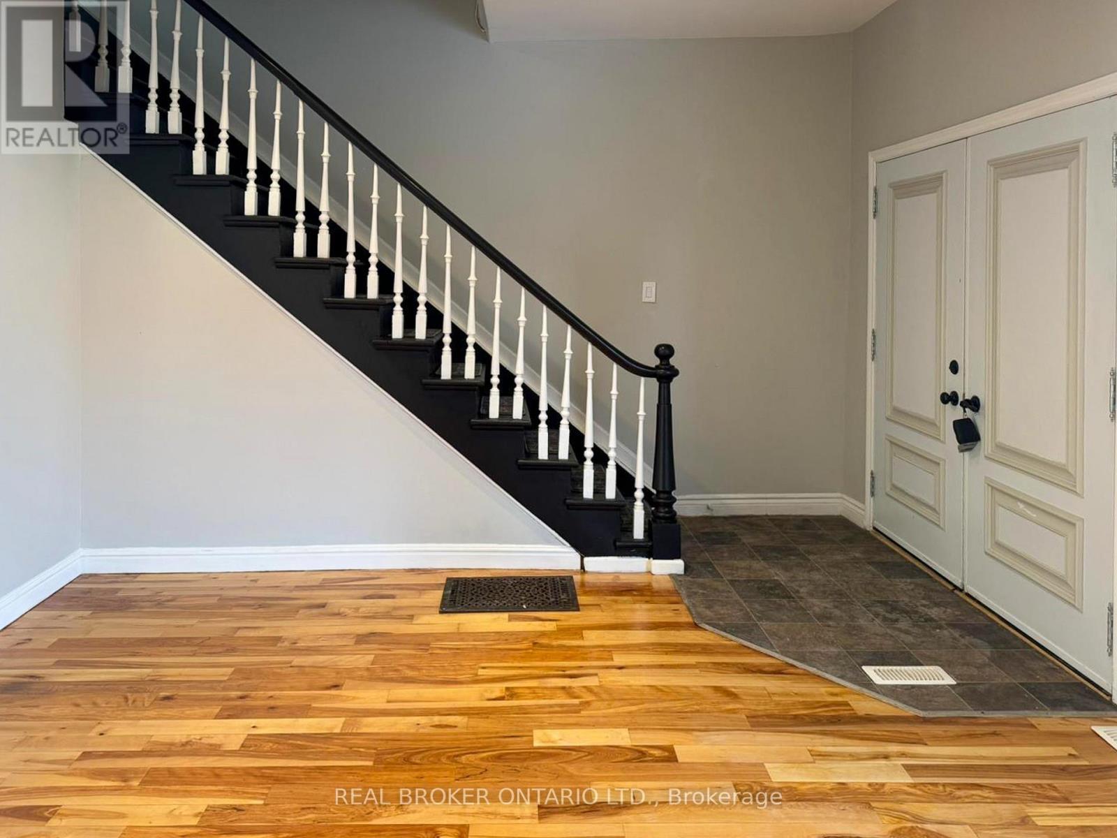 Photo 12 of 512 St Lawrence Street, North Dundas ON