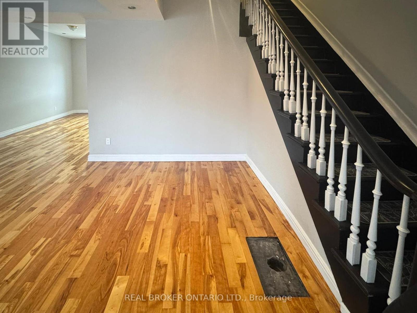 Photo 13 of 512 St Lawrence Street, North Dundas ON