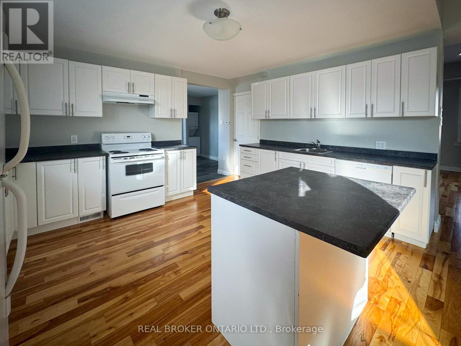 Photo 16 of 512 St Lawrence Street, North Dundas ON