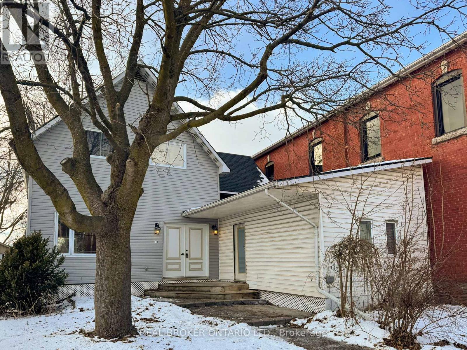 Photo 2 of 512 St Lawrence Street, North Dundas ON