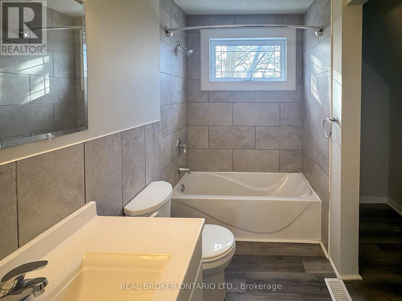 Photo 21 of 512 St Lawrence Street, North Dundas ON