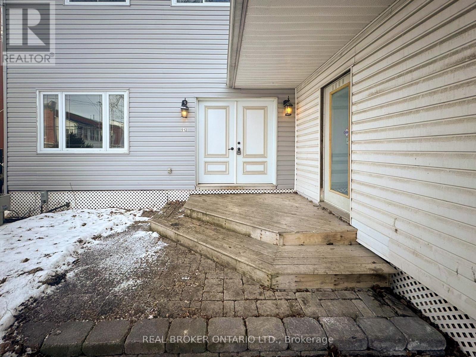 Photo 3 of 512 St Lawrence Street, North Dundas ON