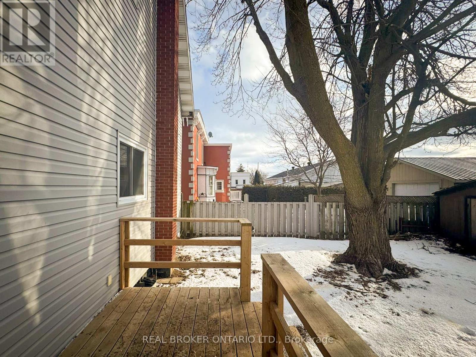 Photo 4 of 512 St Lawrence Street, North Dundas ON