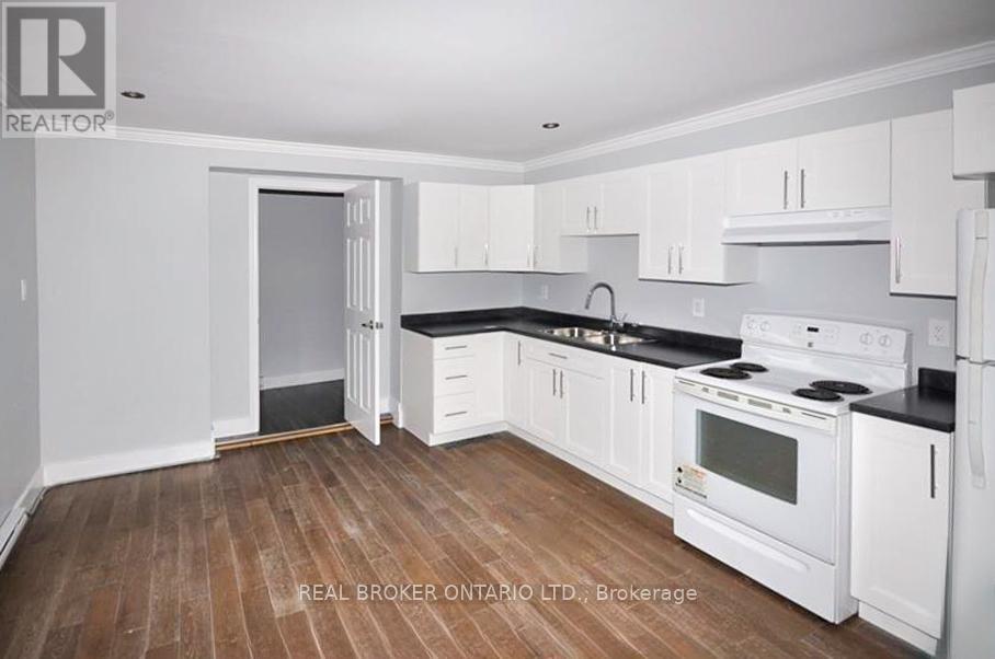 Photo 6 of 512 St Lawrence Street, North Dundas ON