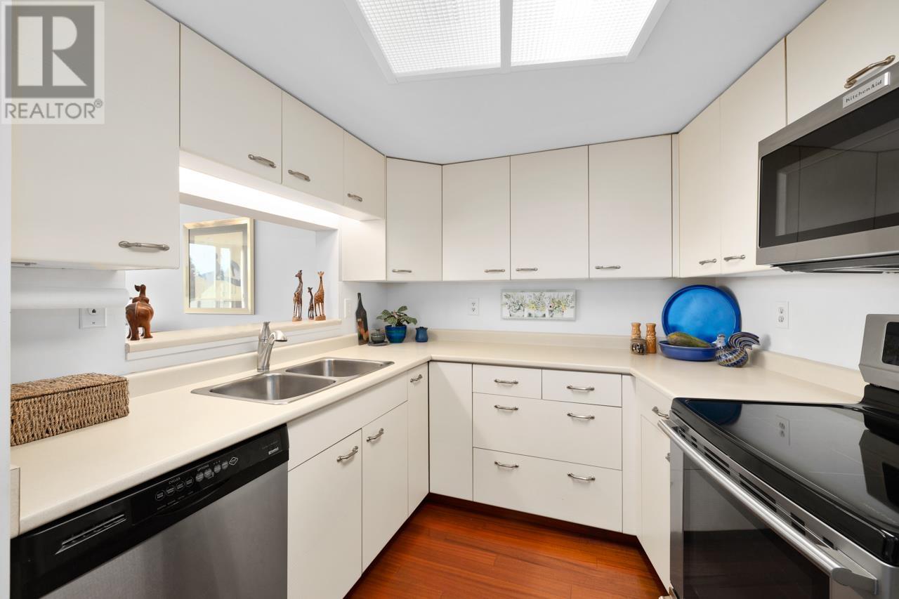 907 995 ROCHE POINT DRIVE, North Vancouver