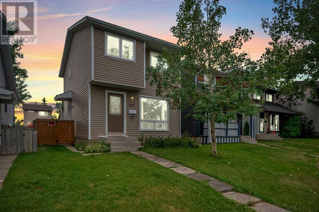 Single Family House for Sale in  Castlegreen Close NE Castleridge Calgary 