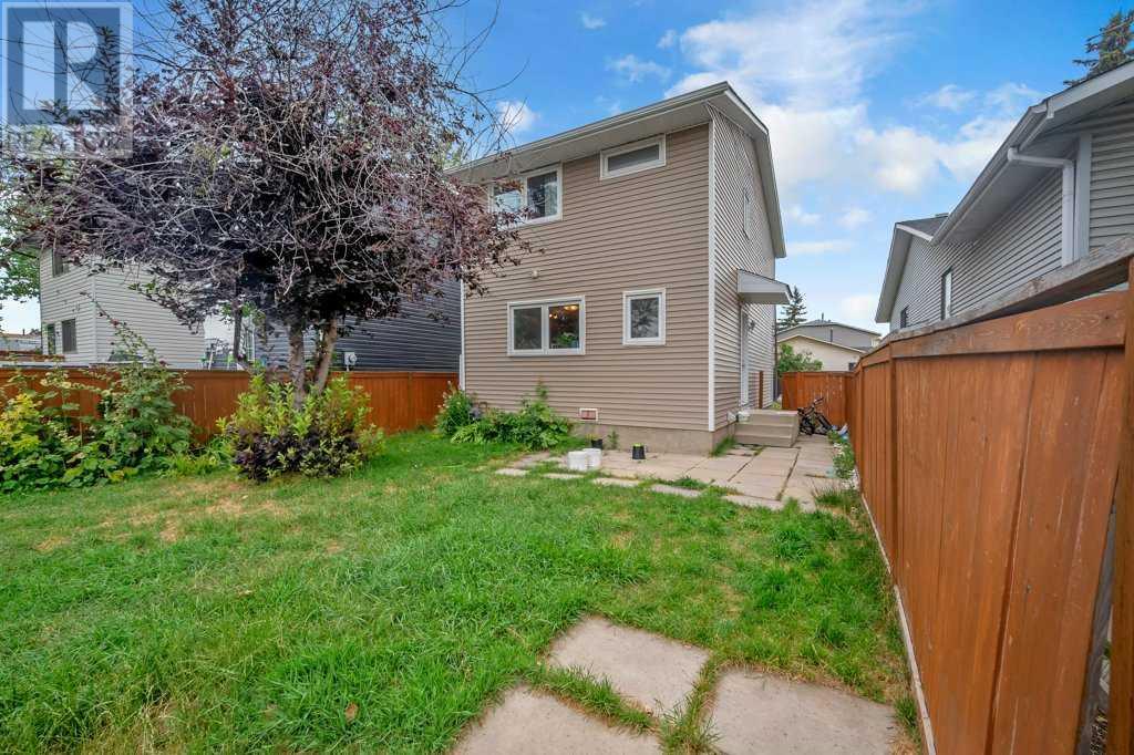 Single Family House for Sale in  Castlegreen Close NE Castleridge Calgary 