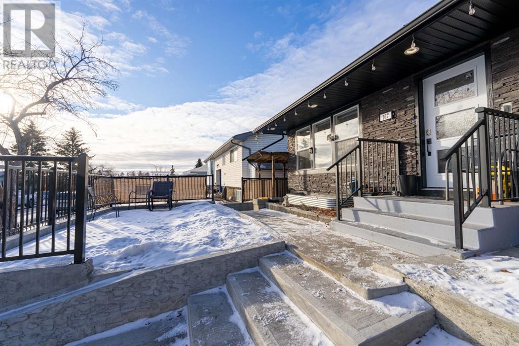 Single Family House 4 Level for Sale in  whitestone Crescent NE Whitehorn Calgary 