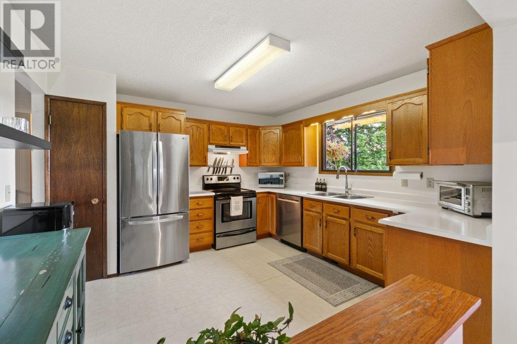  2501 Crestview Road, West Kelowna