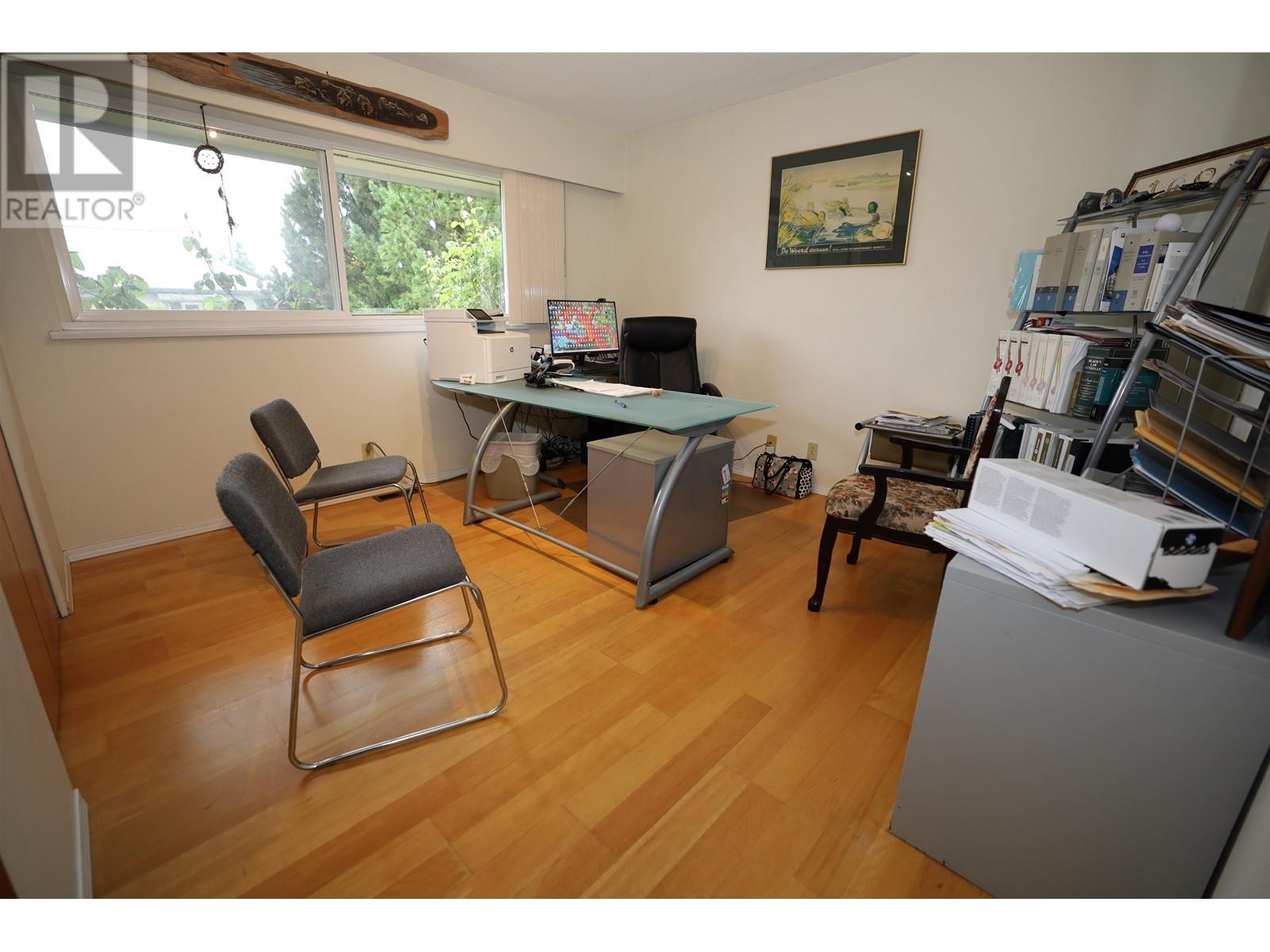 5690 MERMAID STREET, Sechelt