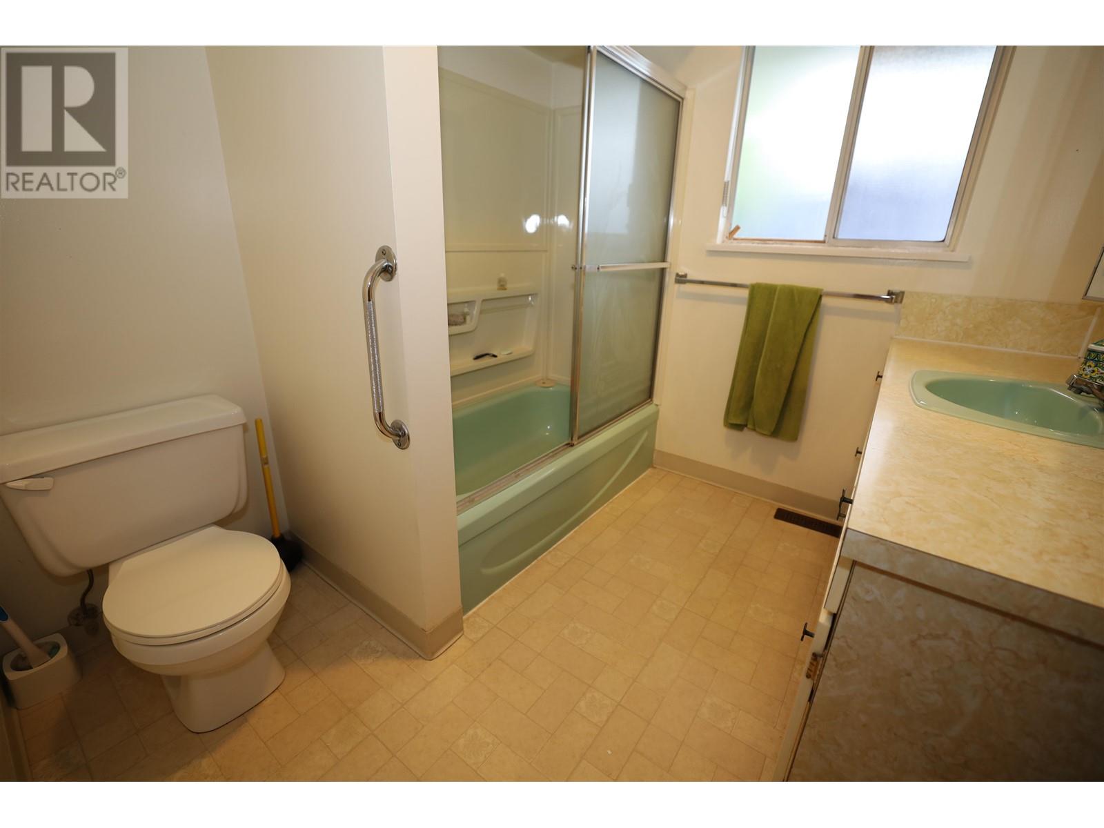 5690 MERMAID STREET, Sechelt