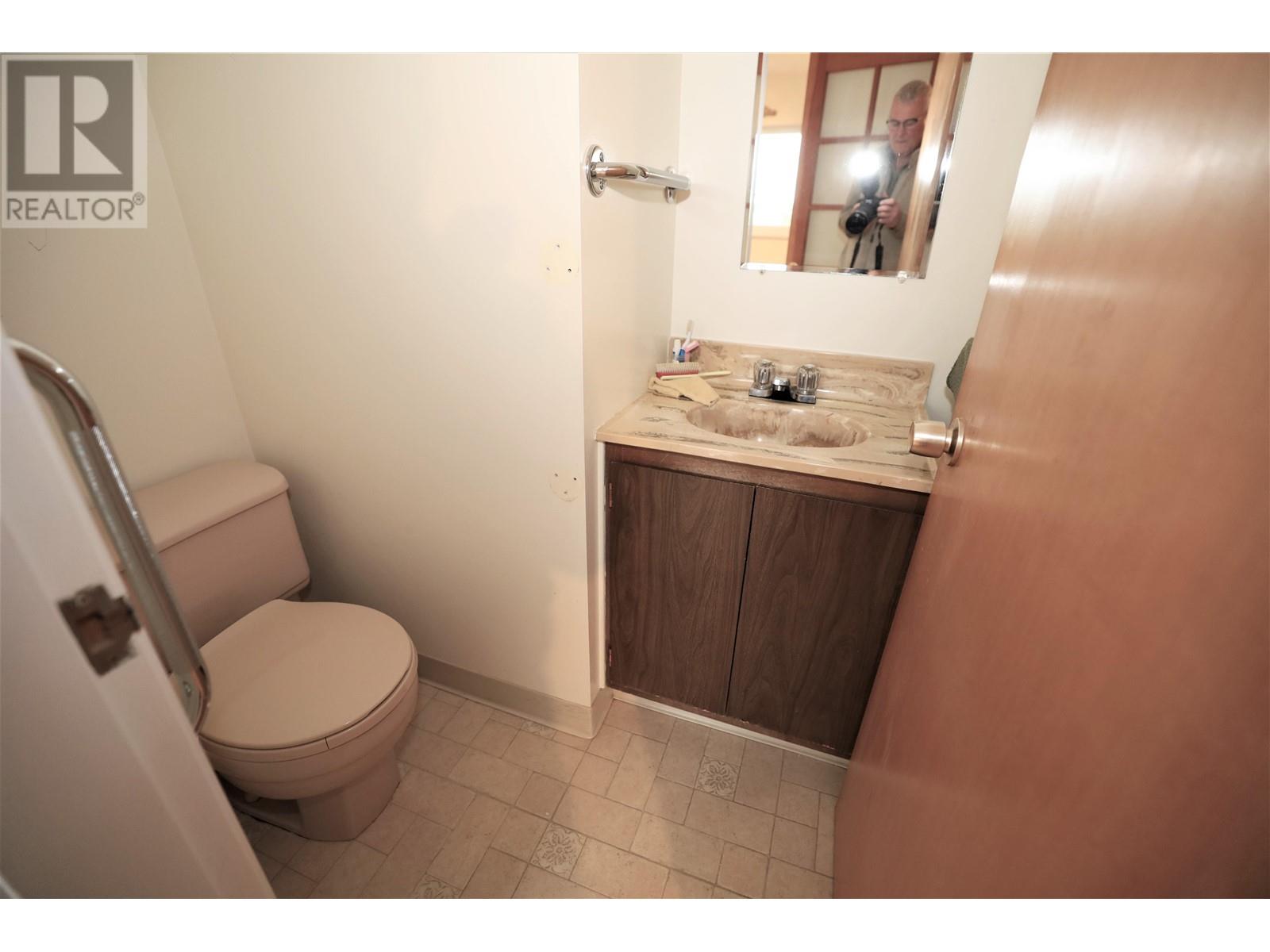5690 MERMAID STREET, Sechelt