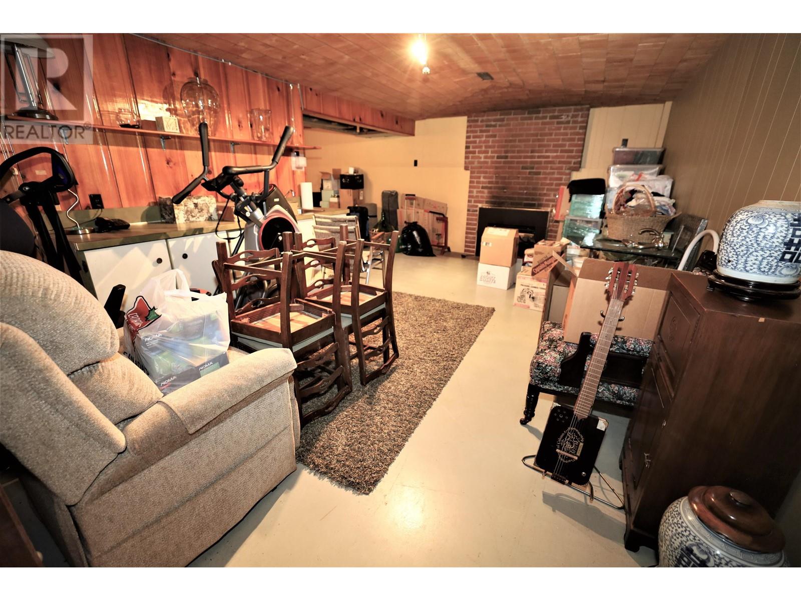 5690 MERMAID STREET, Sechelt