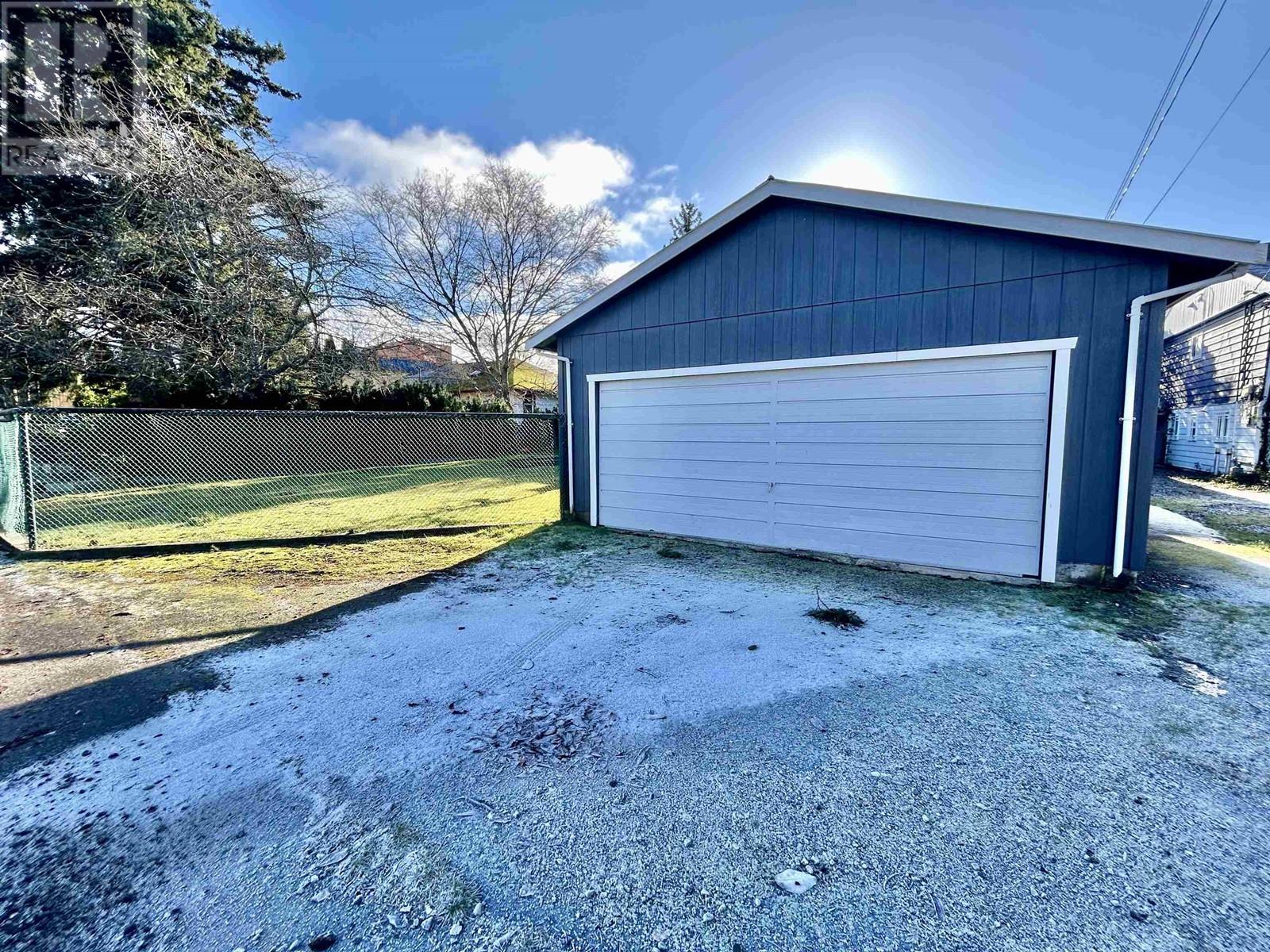 5690 MERMAID STREET, Sechelt