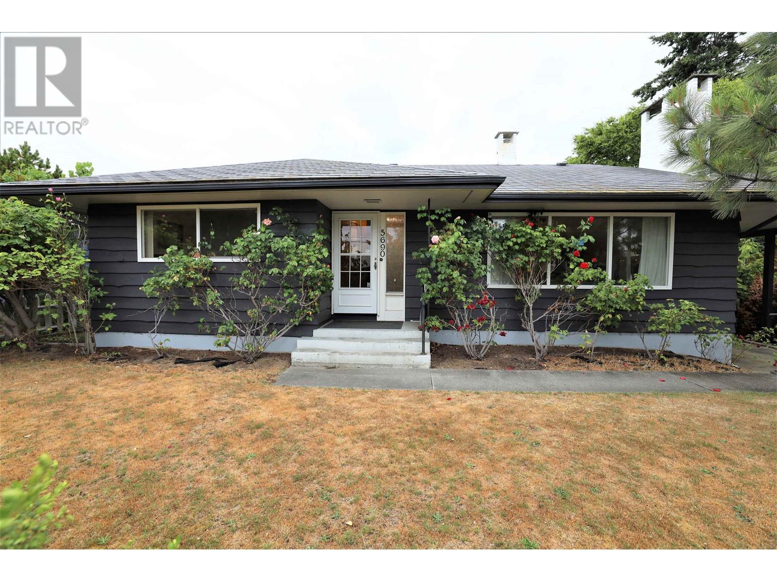 5690 MERMAID STREET, Sechelt