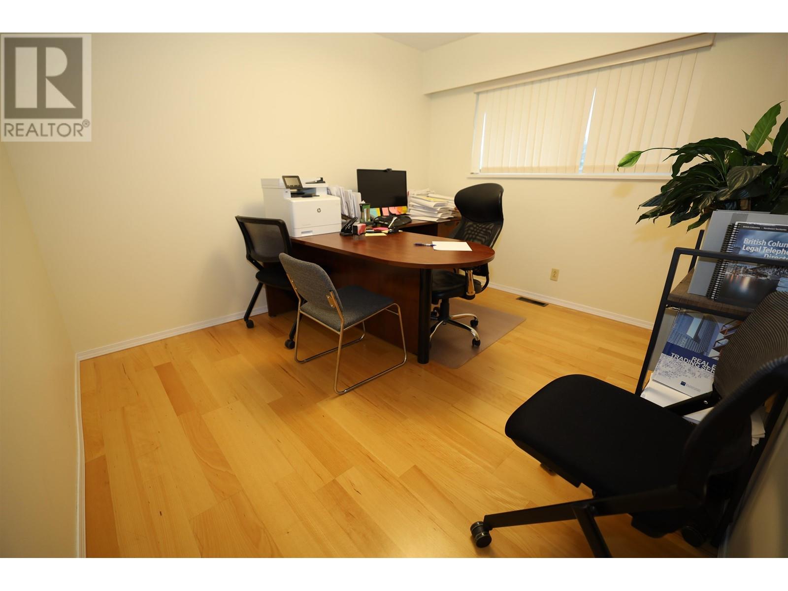 5690 MERMAID STREET, Sechelt
