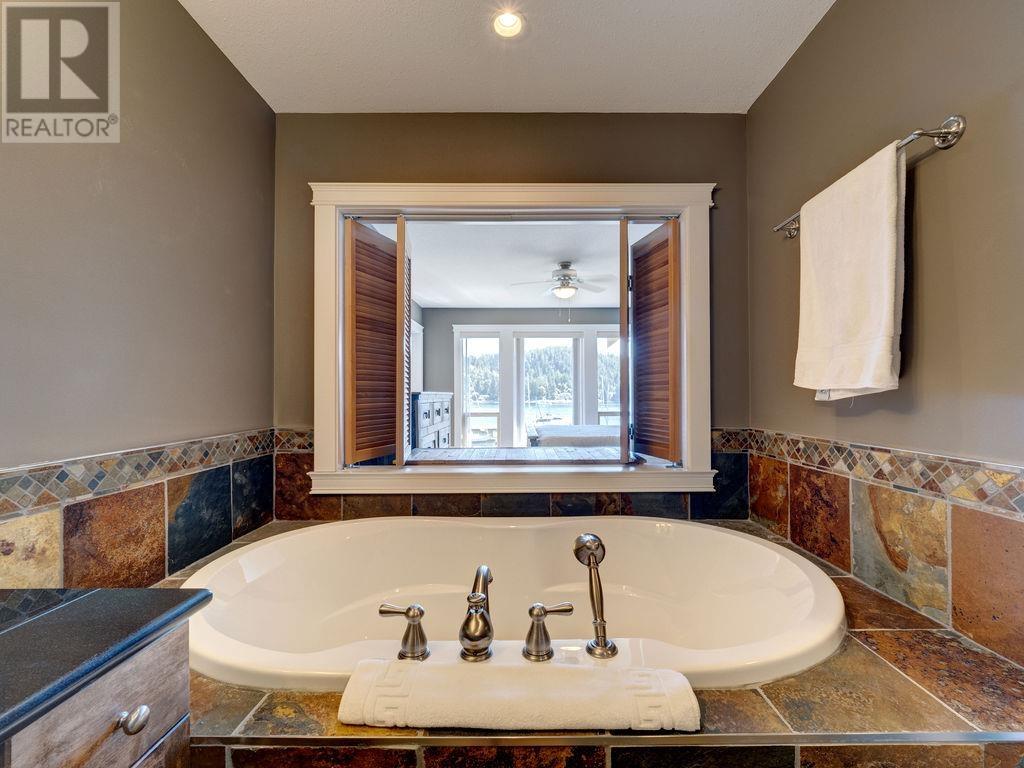50 4622 SINCLAIR BAY ROAD, Egmont