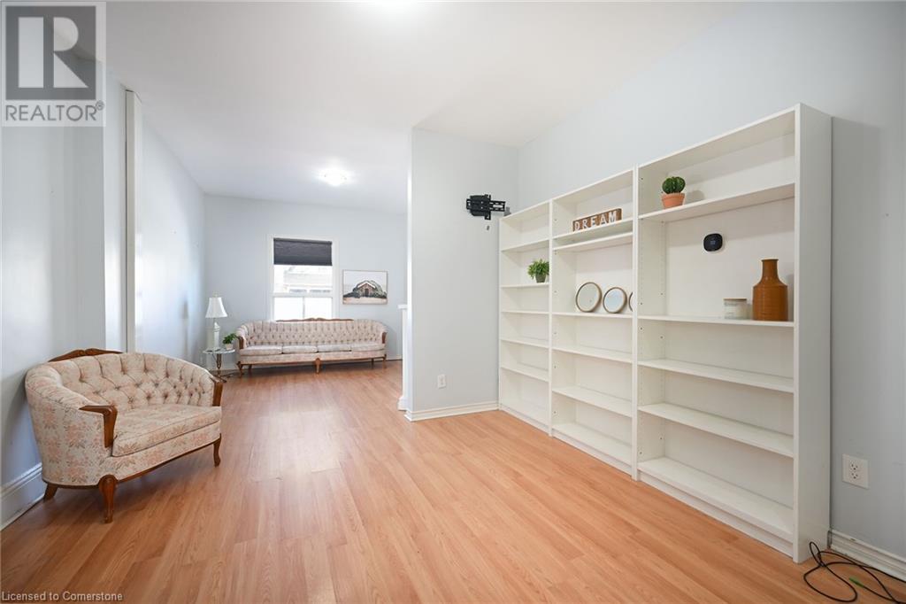 Photo 18 of 200 Kensington Avenue N, Hamilton ON