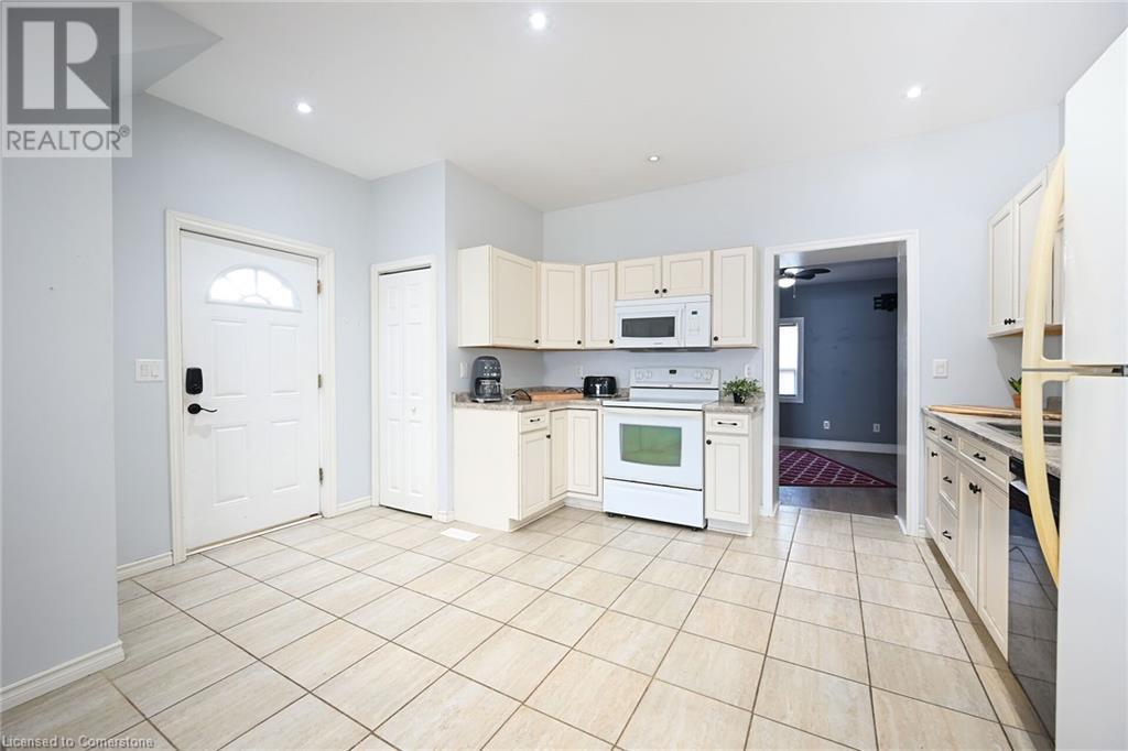 Photo 6 of 200 Kensington Avenue N, Hamilton ON