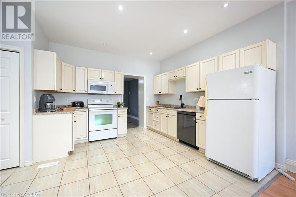 Photo 7 of 200 Kensington Avenue N, Hamilton ON