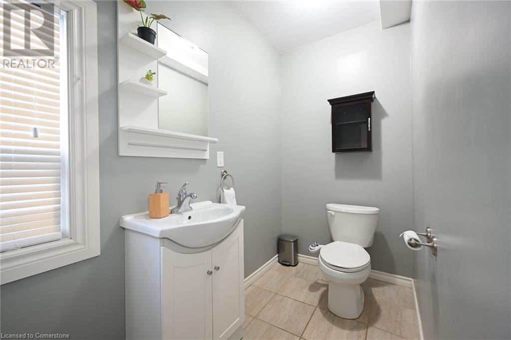 Photo 15 of 200 Kensington Avenue N, Hamilton ON
