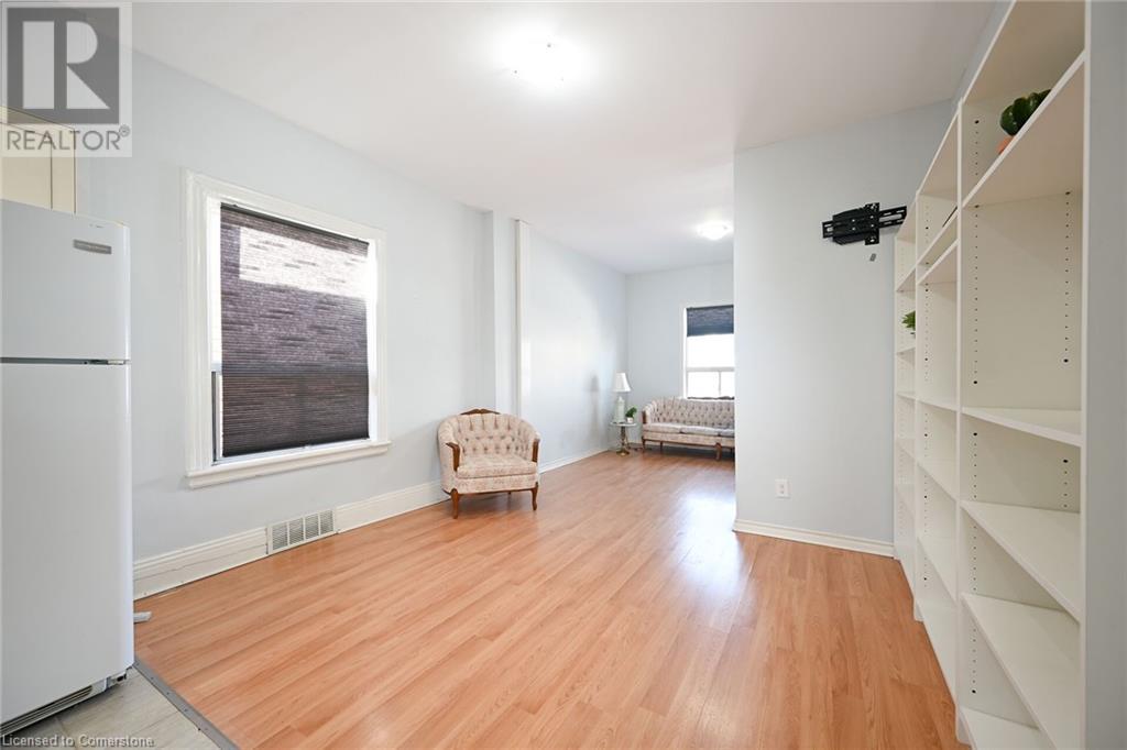 Photo 17 of 200 Kensington Avenue N, Hamilton ON