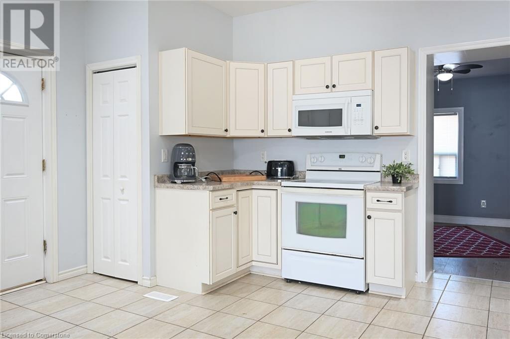 Photo 9 of 200 Kensington Avenue N, Hamilton ON