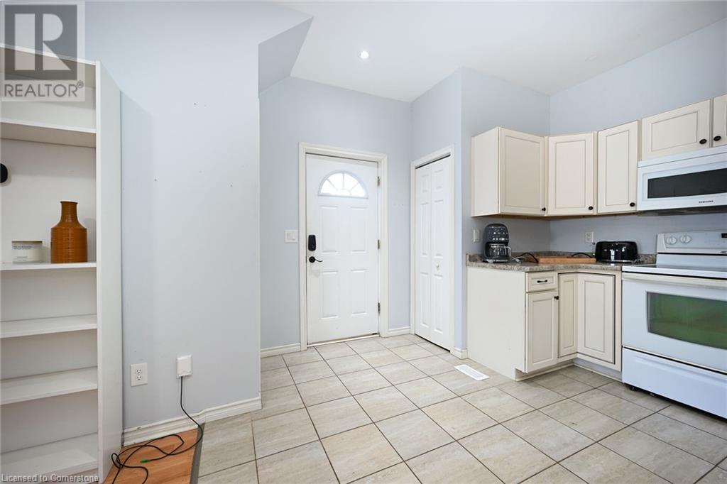 Photo 35 of 200 Kensington Avenue N, Hamilton ON