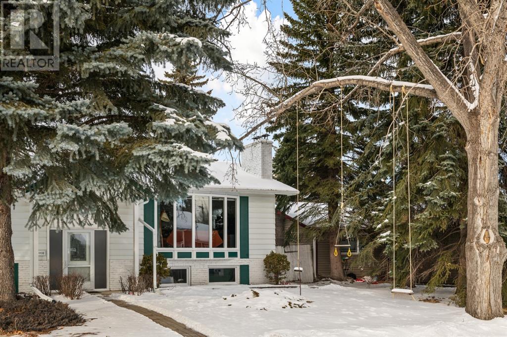 Single Family House Bi-level for Sale in  Lake Sylvan Place SE Lake Bonavista Calgary 