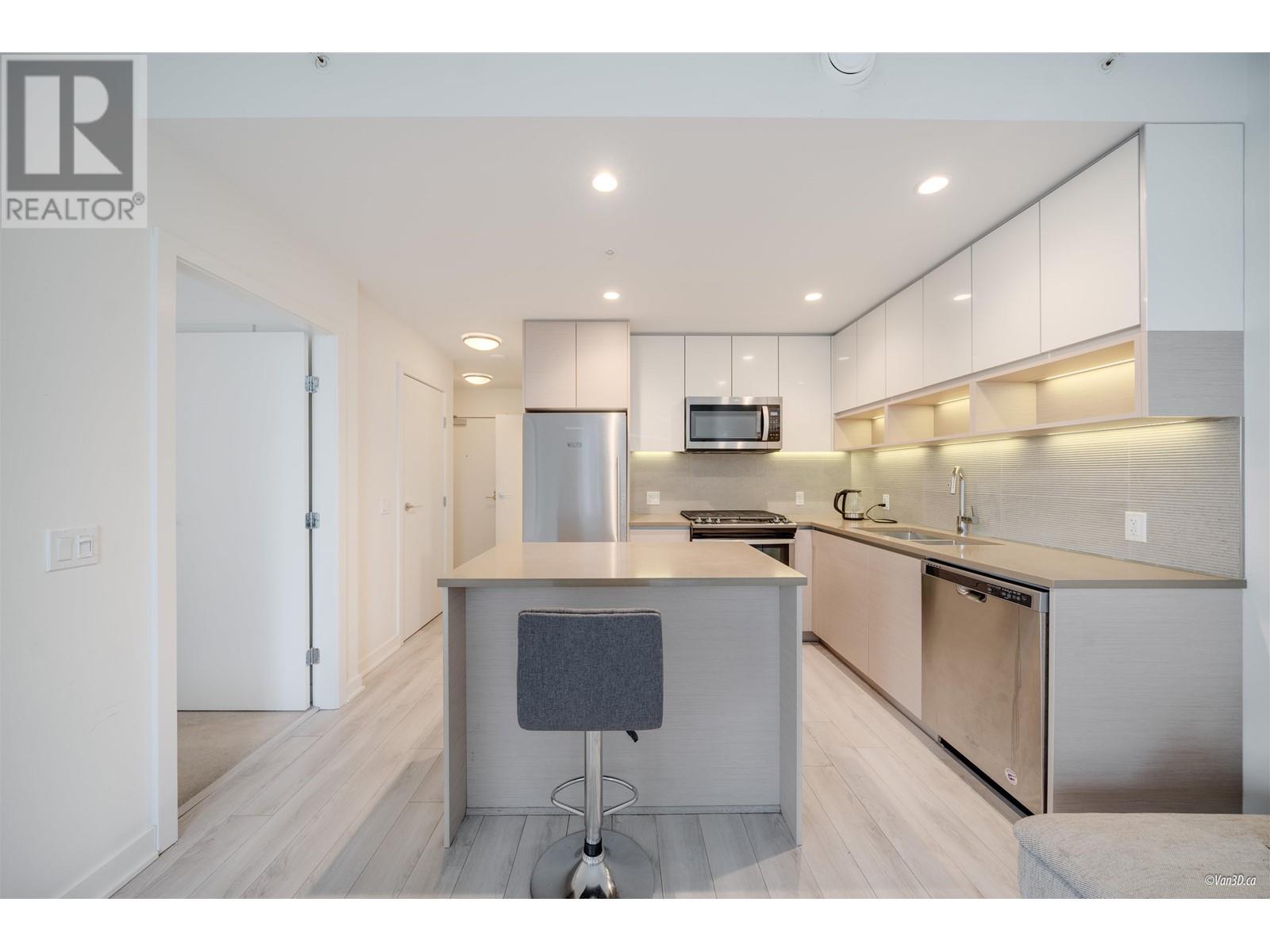 Photo 1 of 313 8850 University Crescent, Burnaby BC