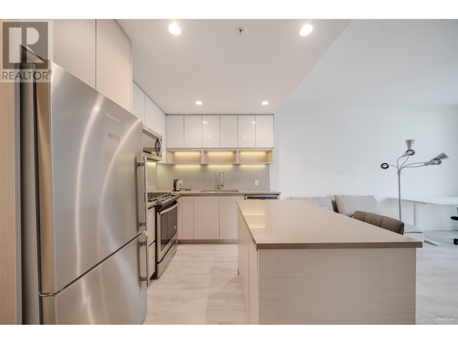 Photo 4 of 313 8850 University Crescent, Burnaby BC