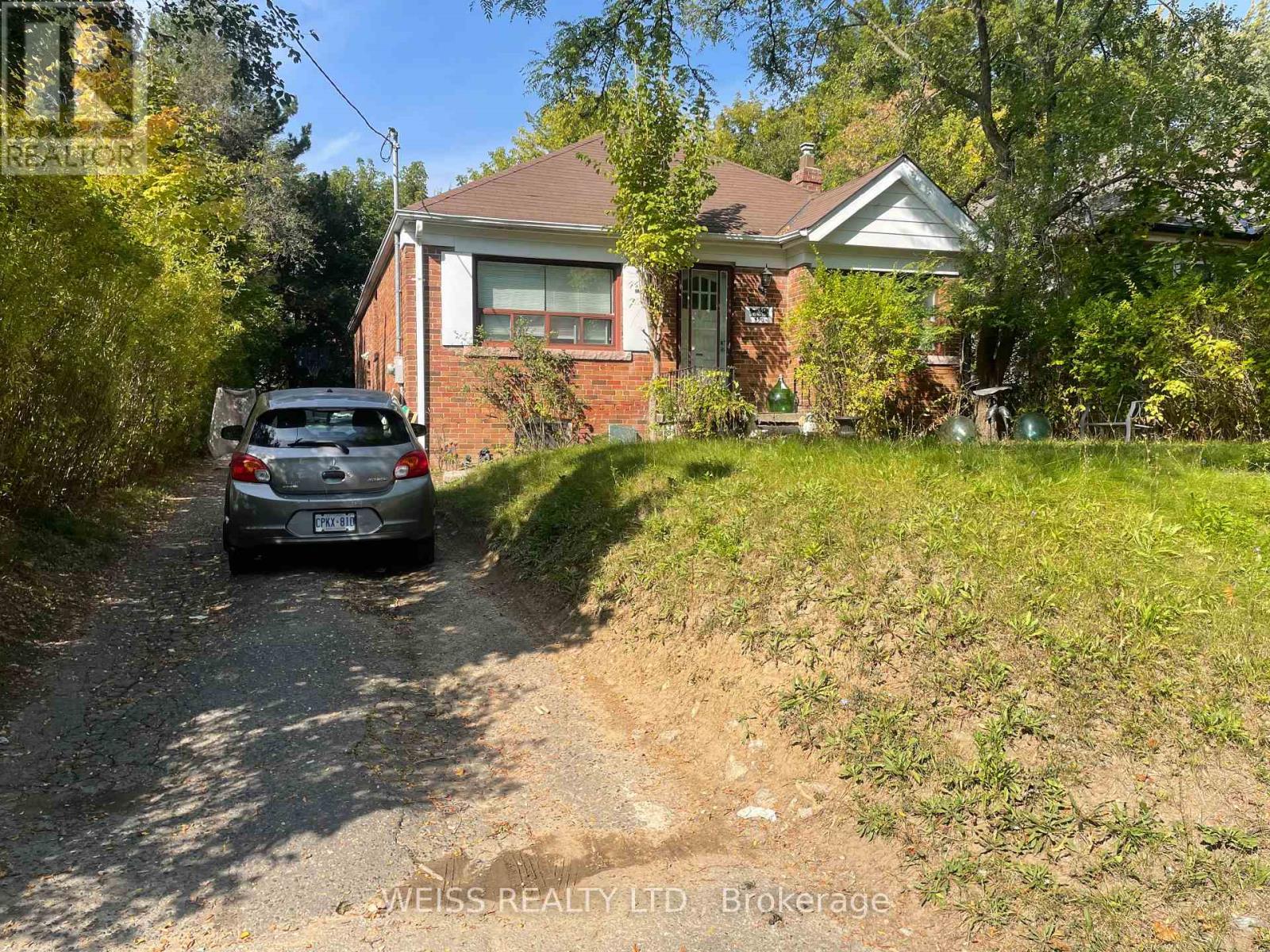 490 COLDSTREAM AVENUE E - 1