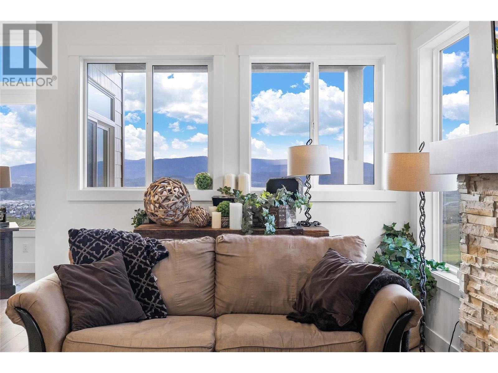  1474 Summer Crescent, Kelowna