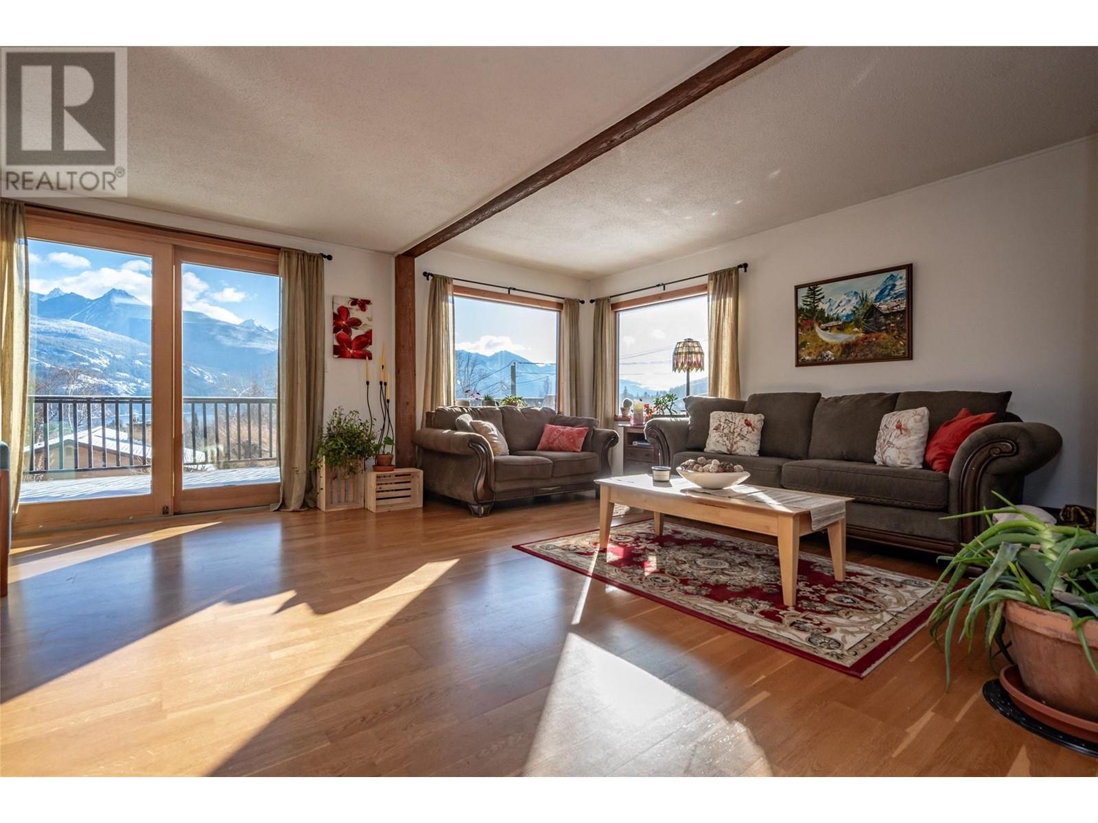 930 A Avenue, Kaslo